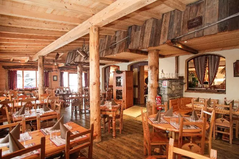 ホテル Odalys Chalet Alpina Aux Deux Alpes