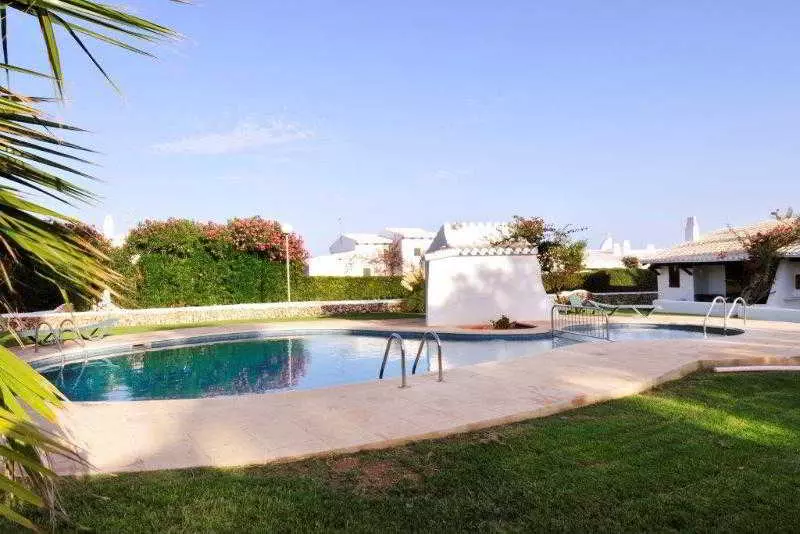 Complejo Piscina Binisafua