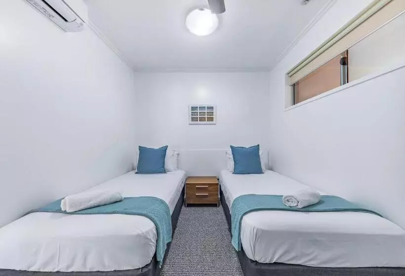 هتل Airlie Summit Apartments