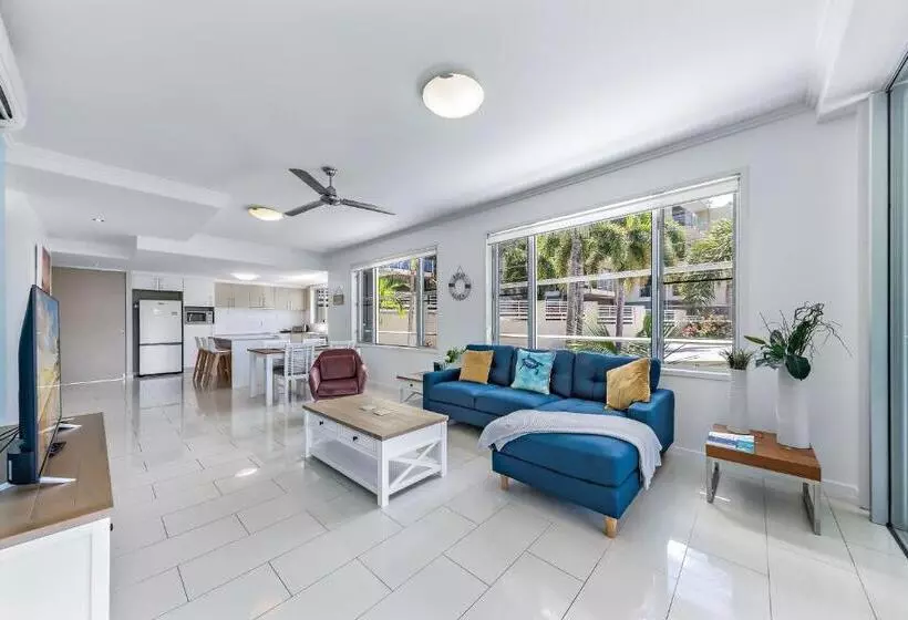 هتل Airlie Summit Apartments