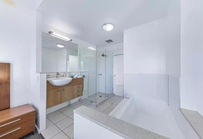 هتل Airlie Summit Apartments