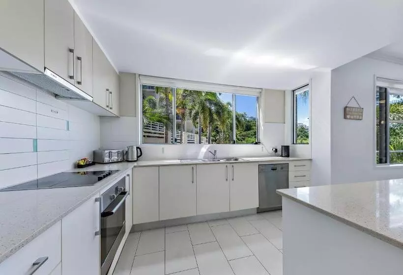 هتل Airlie Summit Apartments