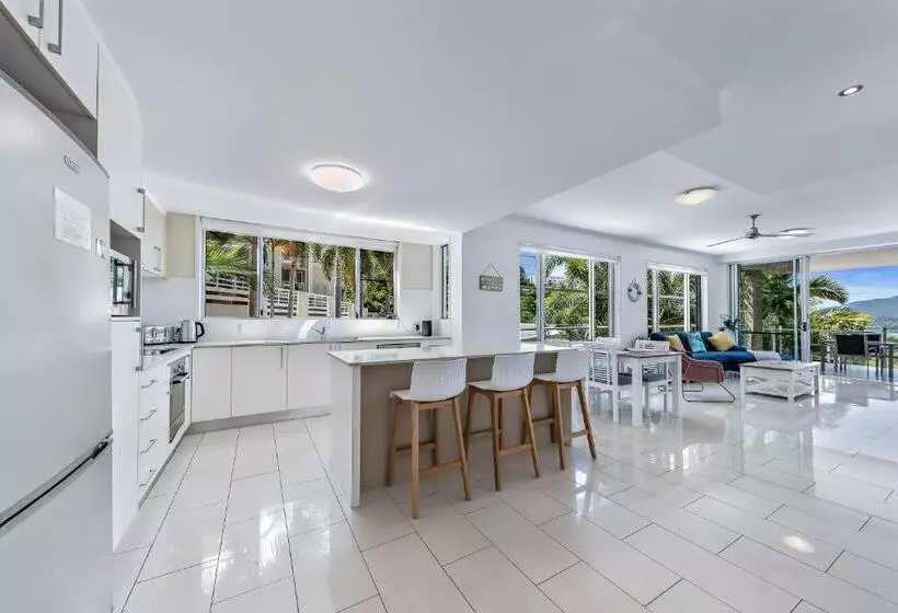 هتل Airlie Summit Apartments