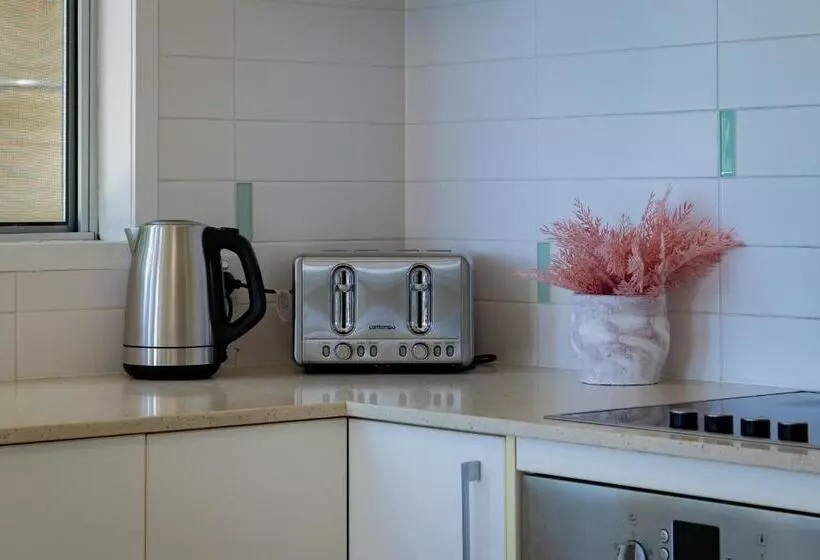 هتل Airlie Summit Apartments