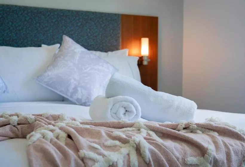 هتل Airlie Summit Apartments