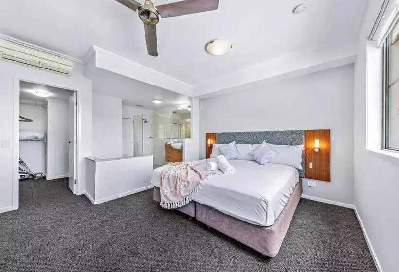 هتل Airlie Summit Apartments
