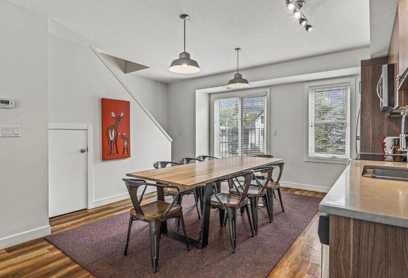 Hotel Basecamp Resorts Canmore