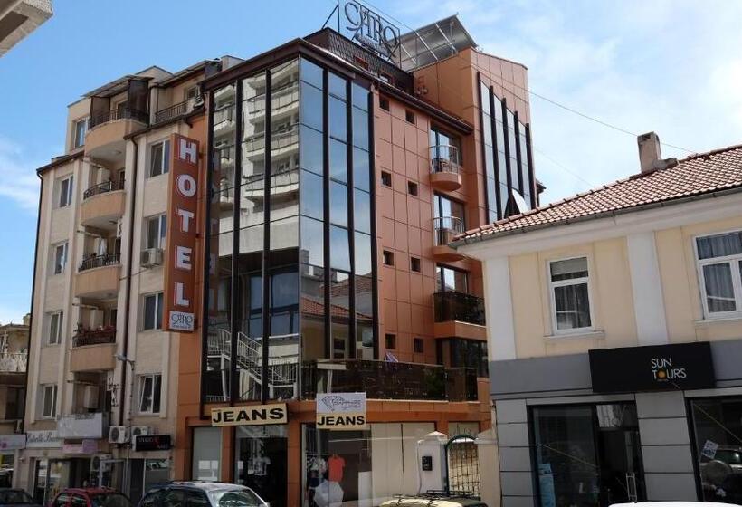 هتل Caro Apartments & Rooms