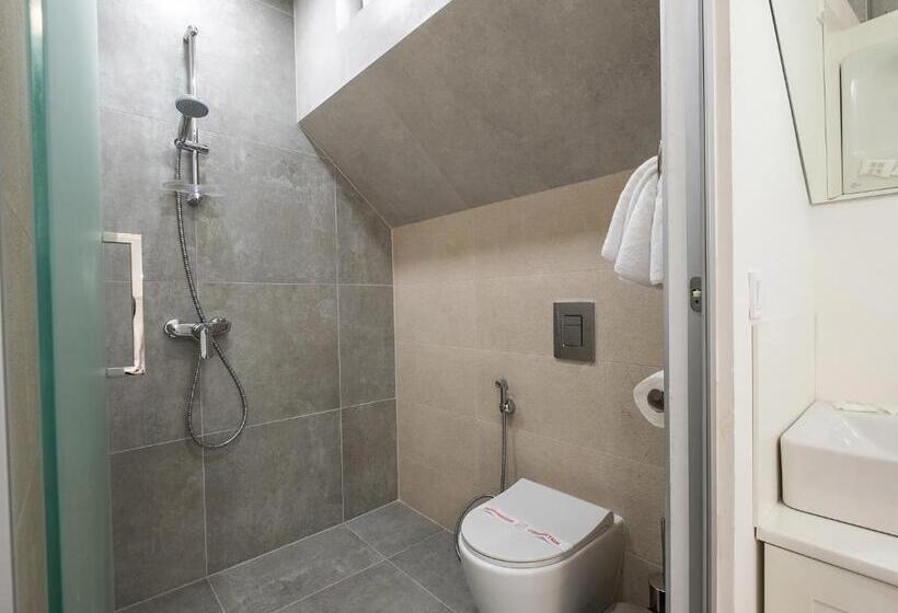 هتل Caro Apartments & Rooms