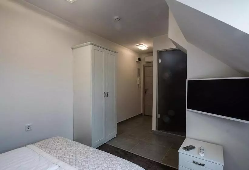 ホテル Caro Apartments & Rooms