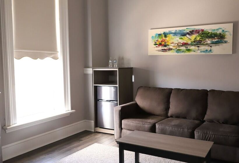 בית מלון כפרי Cornerstone Inn