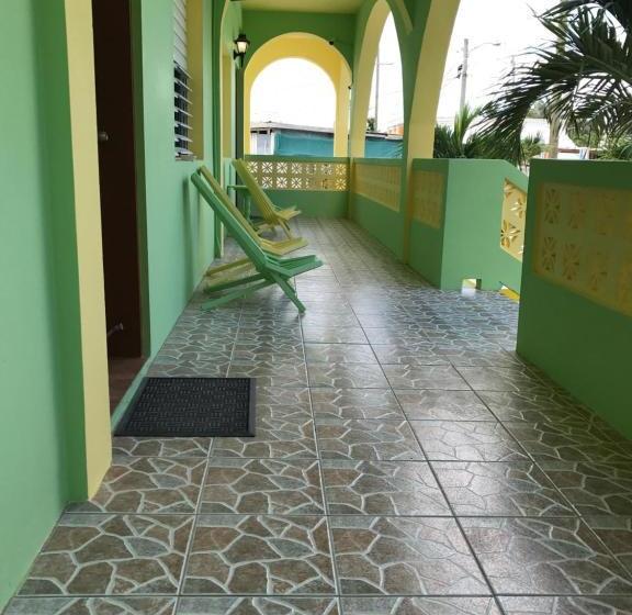 هتل Panchos Villas