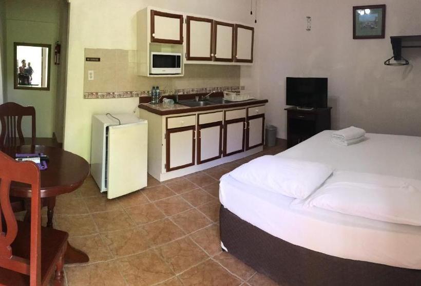 هتل Panchos Villas