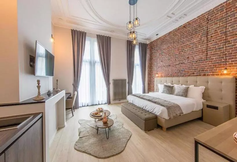 هتل Secret Suites Brussels Royal
