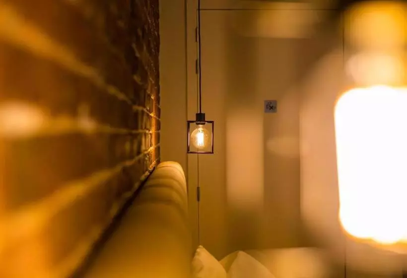 هتل Secret Suites Brussels Royal