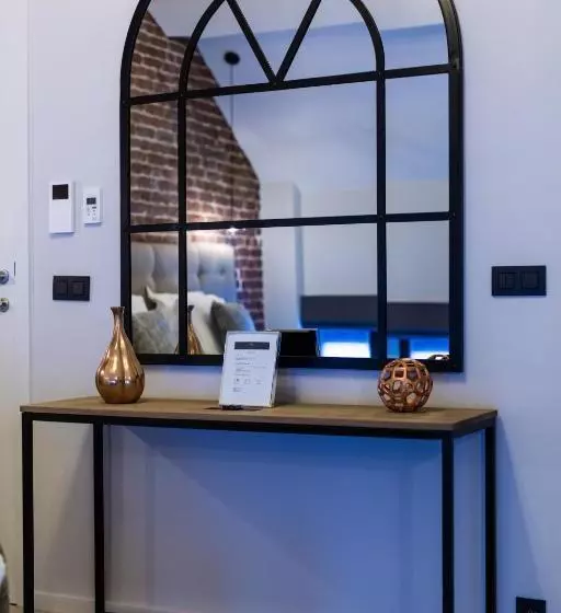 هتل Secret Suites Brussels Royal