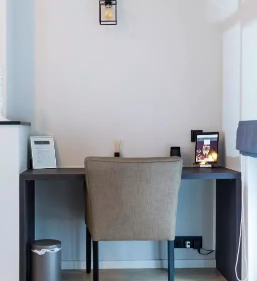 هتل Secret Suites Brussels Royal