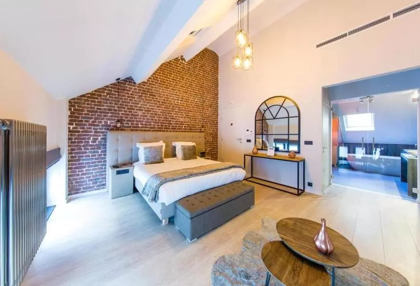هتل Secret Suites Brussels Royal
