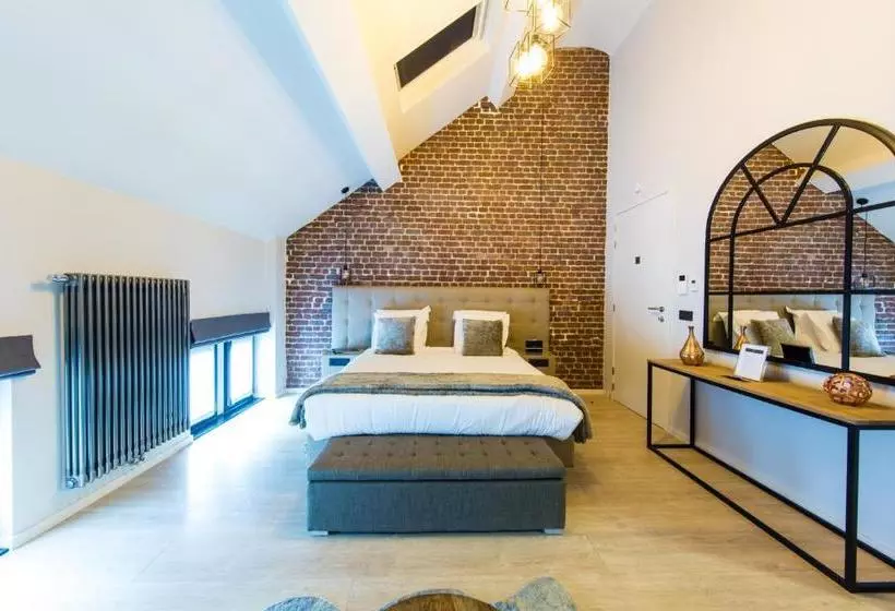 هتل Secret Suites Brussels Royal