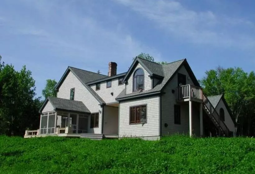 هتل Three Pines Bed And Breakfast