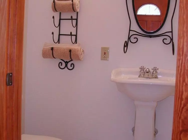 هتل Three Pines Bed And Breakfast