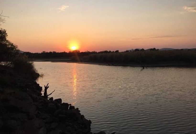 هتل Waterside Cottages