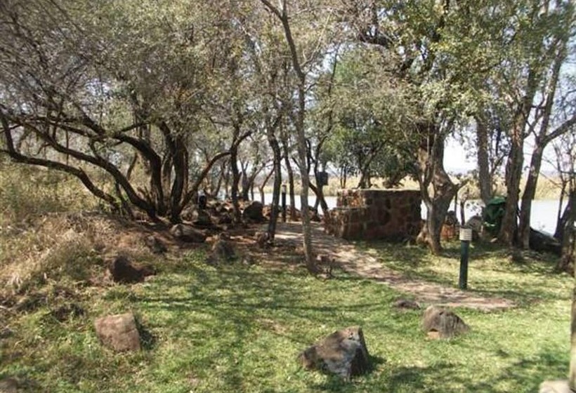 هتل Waterside Cottages