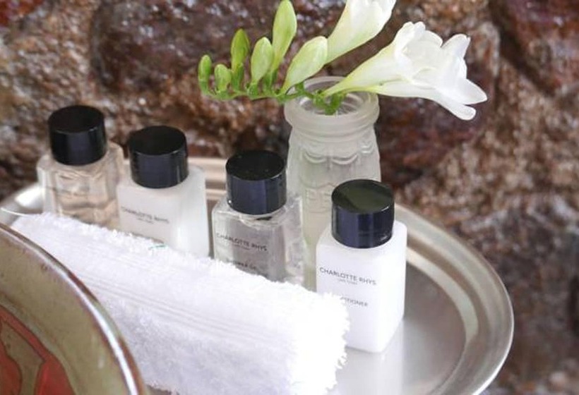 هتل Waterside Cottages