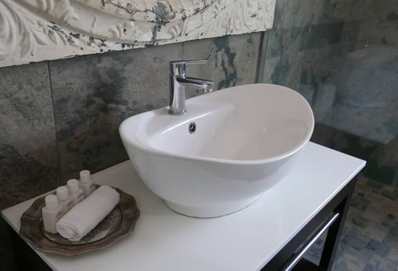 هتل Waterside Cottages