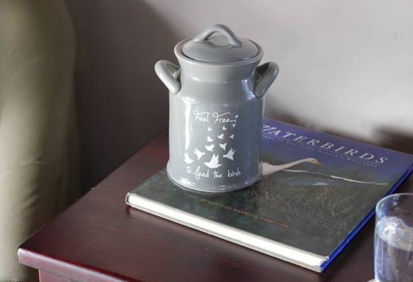 هتل Waterside Cottages