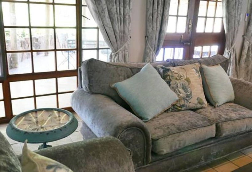 هتل Waterside Cottages