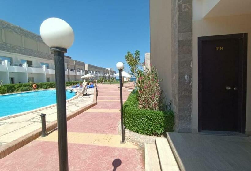 ホテル Cecilia Resort Private Chalets