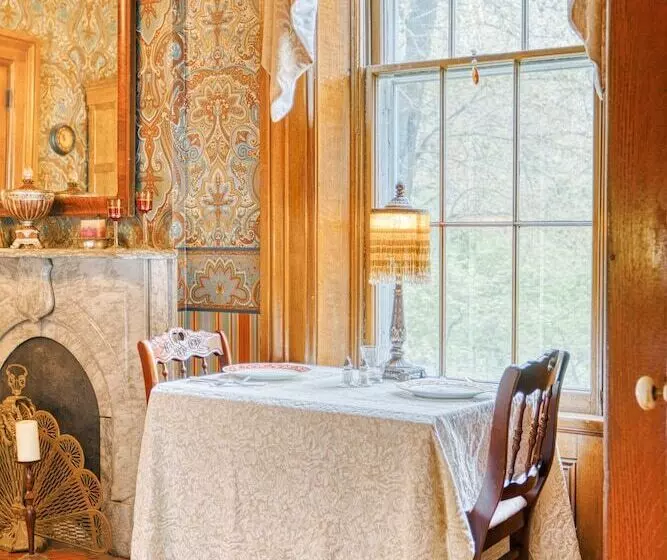 Hotelli Galena Inn Formerly Victorian Mansion