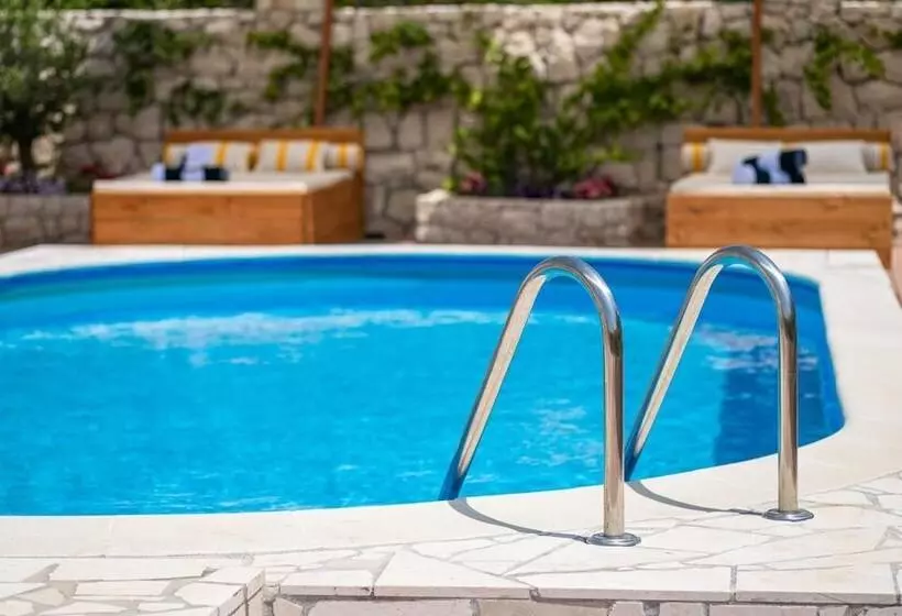 Hotelli Kis Residence