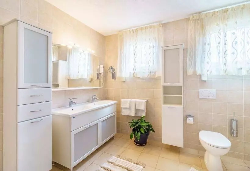 Hotelli Kis Residence