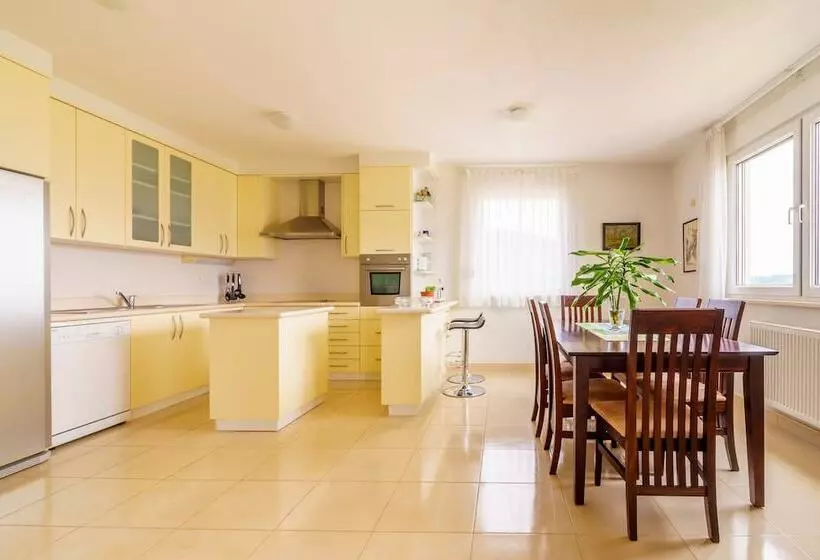 Hotelli Kis Residence