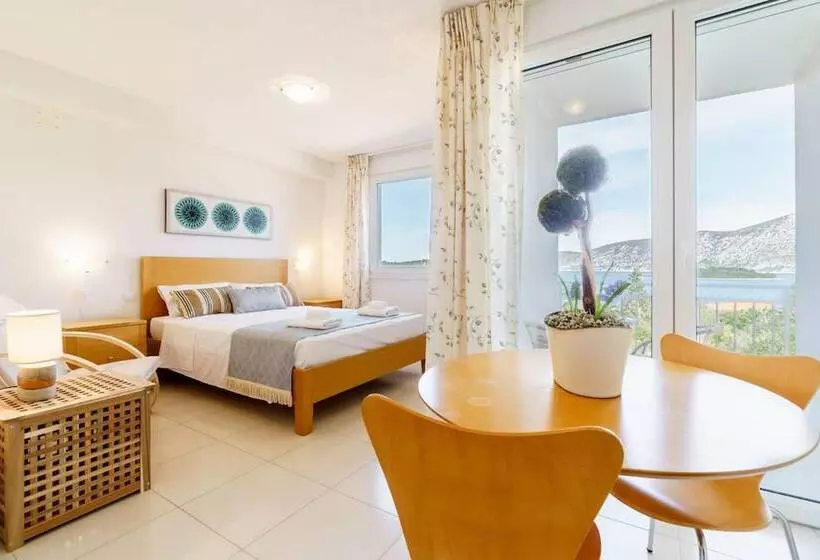 Hotelli Kis Residence