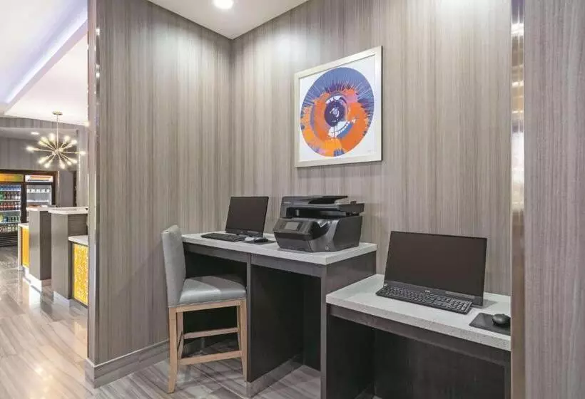 ホテル La Quinta By Wyndham Opelika Auburn