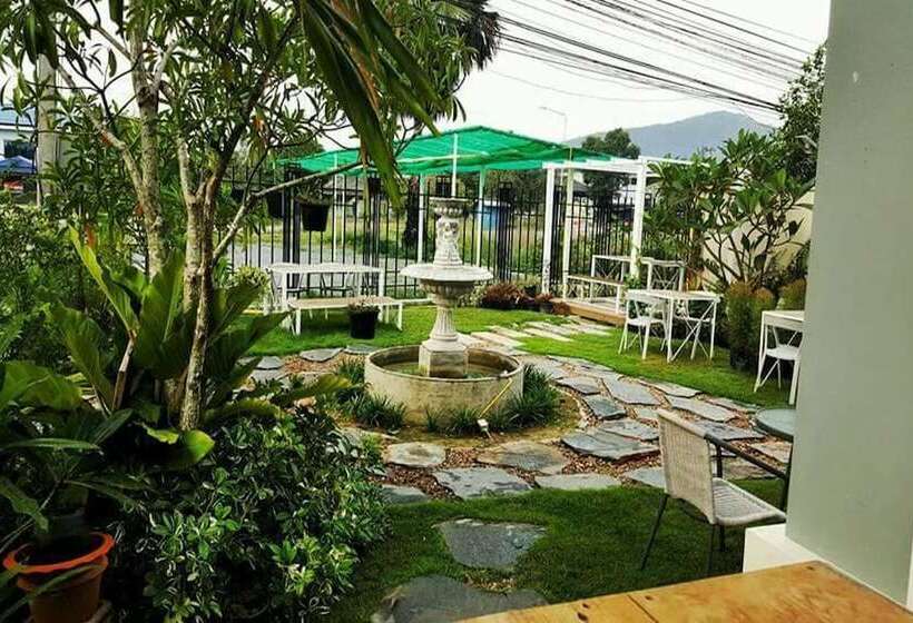 בית מלון כפרי La'moon Resort