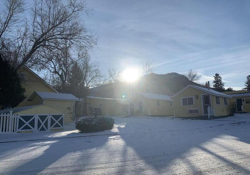 酒店 Lamplighter Cabins & Suites