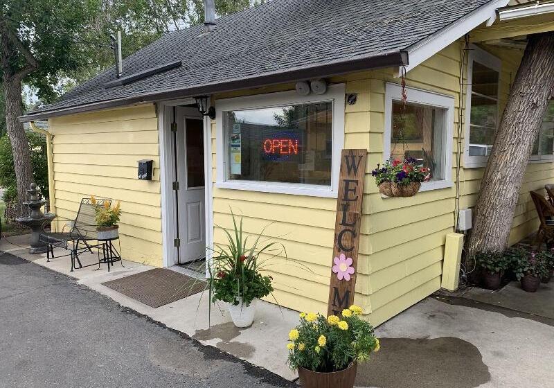 酒店 Lamplighter Cabins & Suites