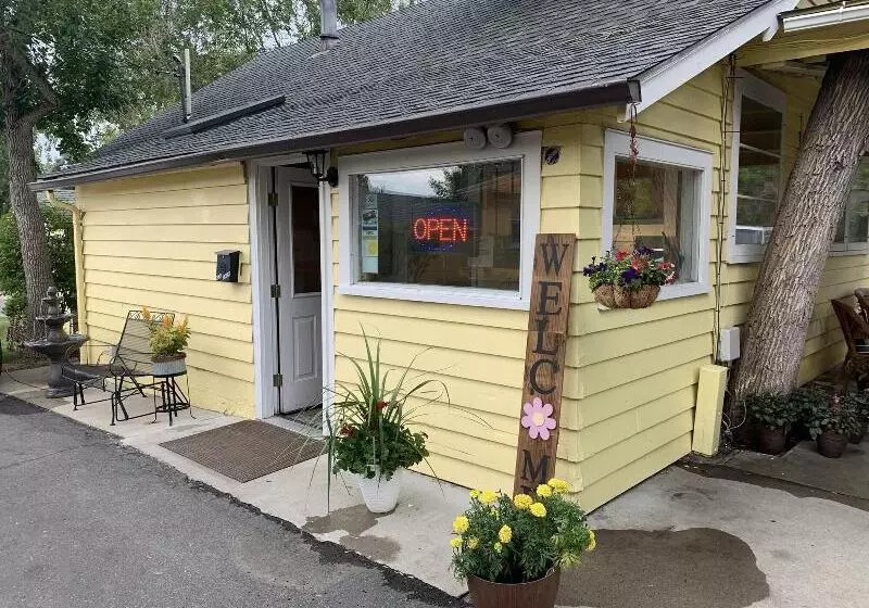 ホテル Lamplighter Cabins & Suites