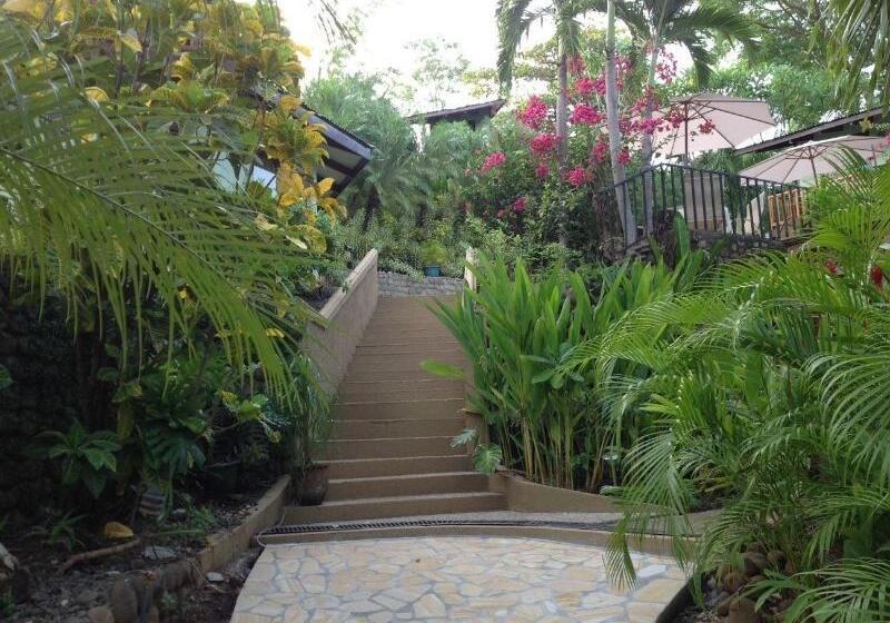 هتل Tamarindo Village