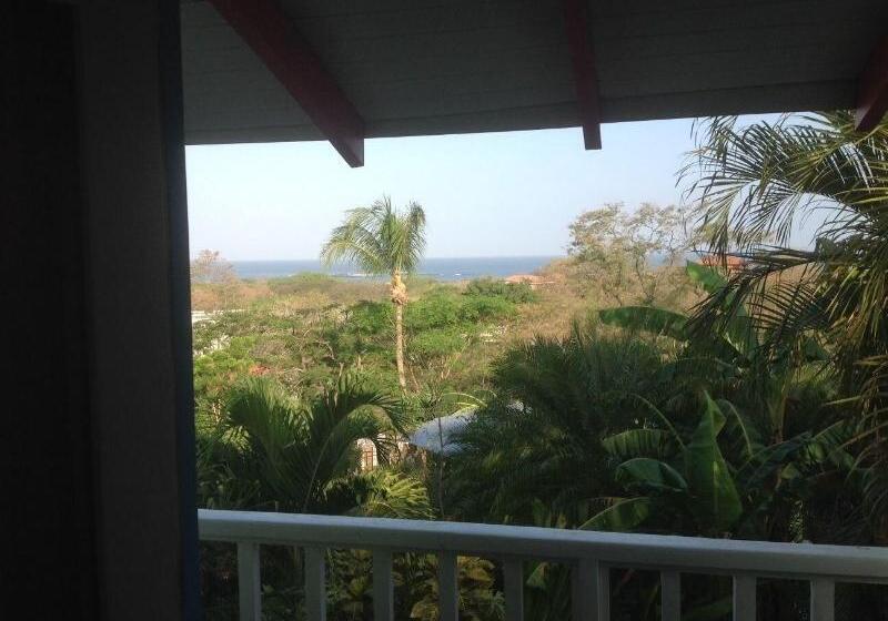 هتل Tamarindo Village