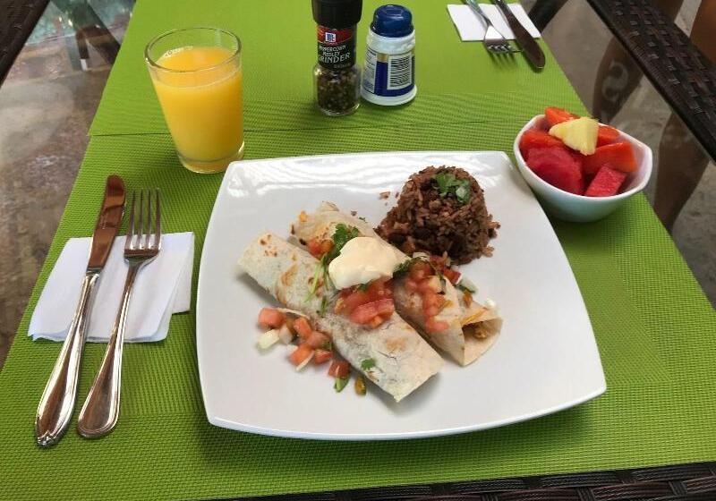 هتل Tamarindo Village