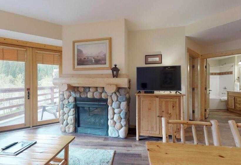 酒店 Tucker Mountain Lodge 321