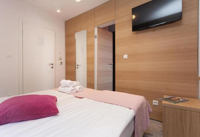 בית מלון כפרי Villa Castrum