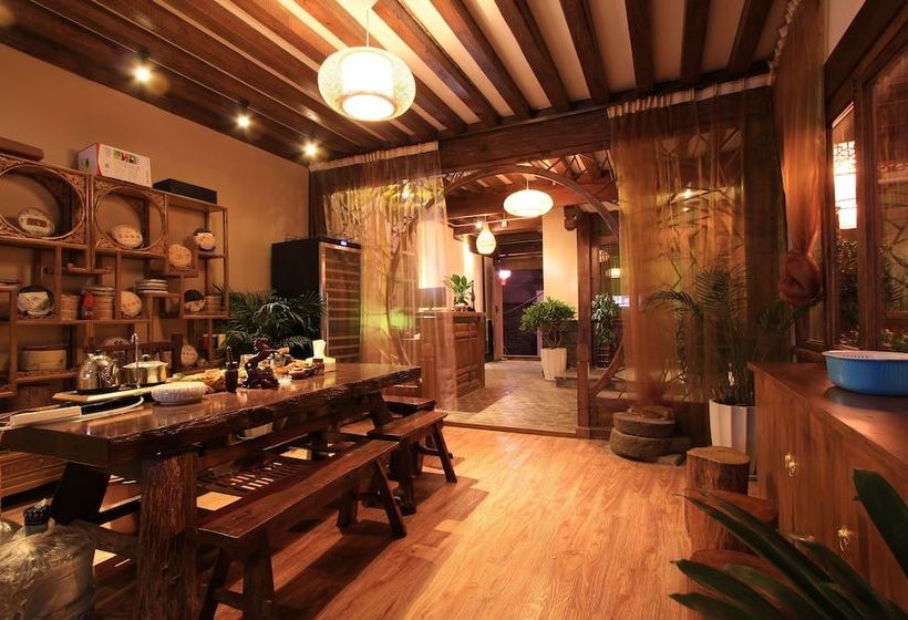 فندق Village Green Inn