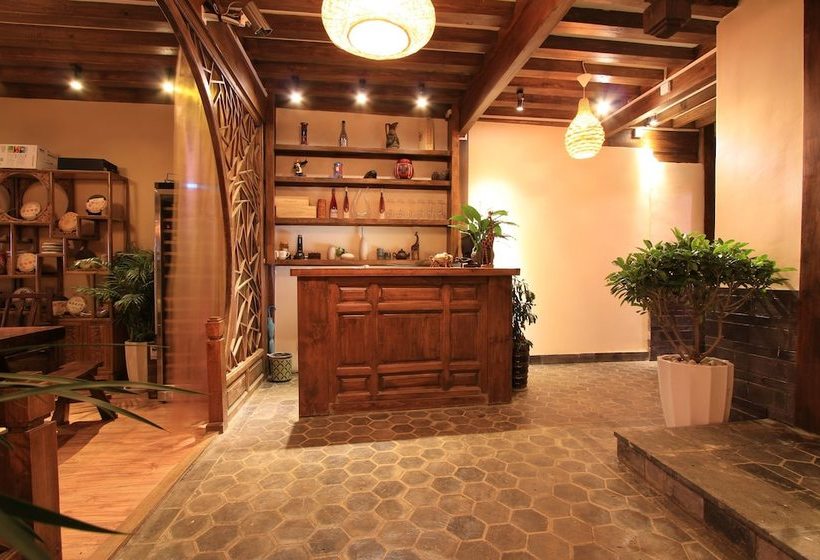 فندق Village Green Inn