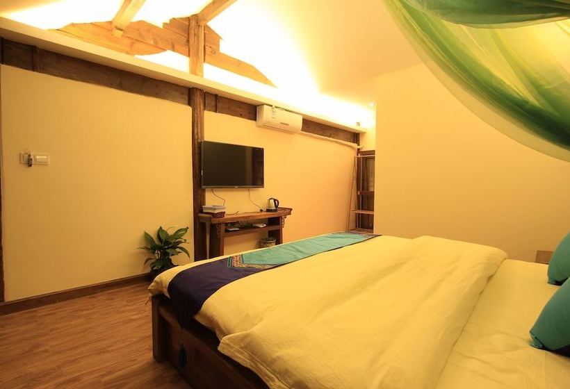 فندق Village Green Inn